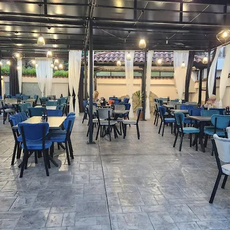 йоана Πανσιόν *